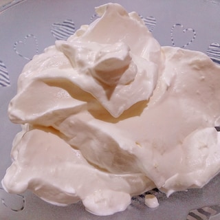 生クリームを固めのホイップクリームにする方法